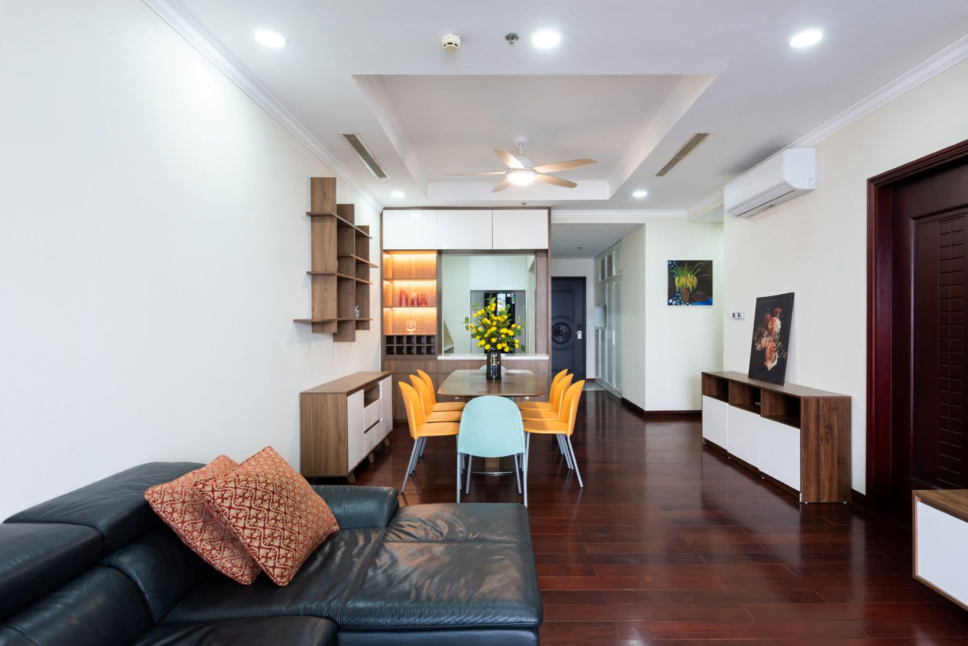 Cho thuê Homestay Royal City 2 Phòng Ngủ